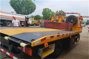 都兰附近拖车电话号码服务