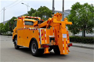 都兰高速路拖车费